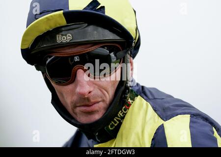 Datei-Foto vom 25-09-2020 von Jockey Adam Kirby nach dem Gewinn der Shadwell Rockfel Stakes am zweiten Tag des Cambridgeshire Meetings auf der Newmarket Racecourse. Ausgabedatum: Freitag, 21. Mai 2021. Stockfoto