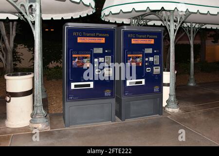 Nevada USA, 09-30-18 Selbstbedienungs-elektronische Fahrscheinautomaten für Transitkarten für Busse der Firma RTC am Las Vegas Boulevard Stockfoto