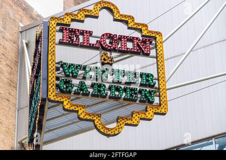 Das Zeichen der Elgin und Winter Garden stapelten Theater in der Yonge Street in der Innenstadt von Toronto, Kanada. Sie sind der einzige edwardianische Architekt Stockfoto