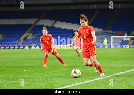 Cardiff, Wales. 27. Oktober 2020. Angharad James of Wales Frauen in Aktion während des UEFA Women's European Championship 2020 Qualifying Group C-Spiels zwischen den Frauen aus Wales und Norwegen am 27. Oktober 2020 im Cardiff City Stadium in Cardiff, Wales, Großbritannien. Quelle: Duncan Thomas/Majestic Media. Stockfoto