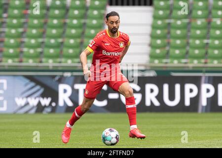 Karim BELLARABI (LEV) im Einsatz mit Ball; Fußball 1. Bundesliga, 32. Spieltag, SV Werder Bremen (HB) - Bayer 04 Leverkusen (LEV) 0: 0, am 8. Mai 2021 in Bremen. Die DFL-Vorschriften verbieten die Verwendung von Fotos als Bildsequenzen und/oder quasi-Video Stockfoto