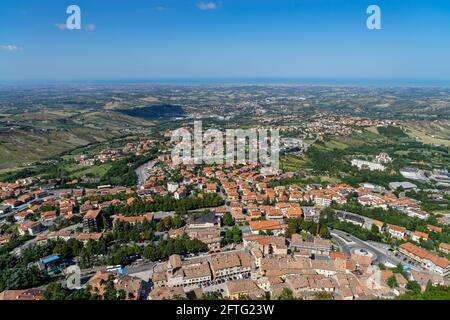 Blick in Richtung Rimini und Adria von Rocca della Guaita, Schloss in der Republik San Marino, Italien Stockfoto