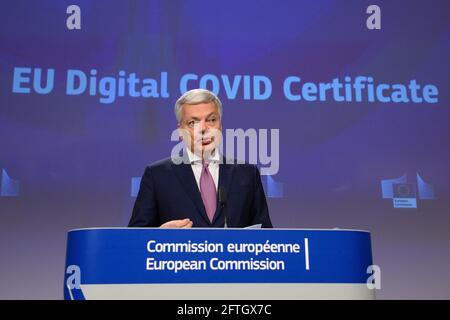 (210521) -- BRÜSSEL, 21. Mai 2021 (Xinhua) -- der EU-Justizkommissar Didier Reynders gibt während einer Pressekonferenz am 21. Mai 2021 in Brüssel, Belgien, eine Erklärung zur vorläufigen politischen Einigung über das digitale COVID-19-Zertifikat der EU ab. Das COVID-19-Zertifikat der Europäischen Union (EU) wird ab dem 1. Juli in Betrieb gehen, sagte Didier Reynders am Freitag. (Europäische Union/Handout über Xinhua) Stockfoto