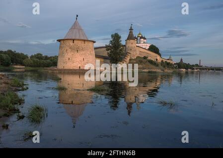 Pskow Kreml an einem ruhigen Juliabend. Russland, Pskow Stockfoto