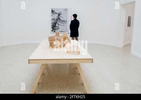 VENEDIG, ITALIEN - MAI 21:Gesamtansicht des USA-Pavillons bei Giardini während der Presseinterpremiere der 17. Internationalen Architekturbiennale am 21. Mai 2021 in Venedig, Italien. Die 17. Internationale Architekturbiennale in Venedig wird vom 22. Mai bis 21. November für die Öffentlichkeit zugänglich sein. Stockfoto