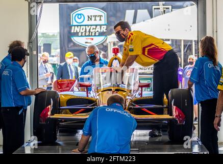 Indianapolis, Usa. Mai 2021. Ryan Hunter-Reays Auto wird am Freitag, den 21. Mai 2021 in Indianapolis, Indiana, vor dem tp-Training für den 2021 Indianapolis 500 einer Inspektion unterzogen. Foto von Edwin Locke/UPI Credit: UPI/Alamy Live News Stockfoto