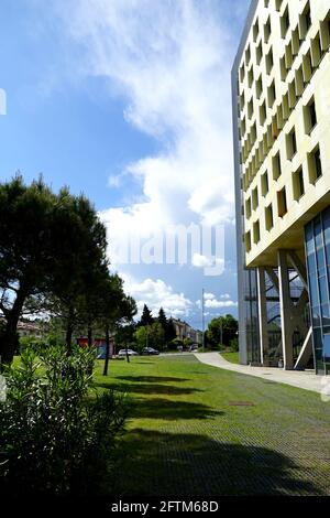 Rijeka, Kroatien, 18. Mai 2021. Teil eines leeren Studentencampus in Trsat während der Corona-Pandemie in der kroatischen Stadt Rijeka Stockfoto