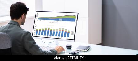 Business Data Analyst mit KPI-Daten-Dashboard auf dem Computer Stockfoto