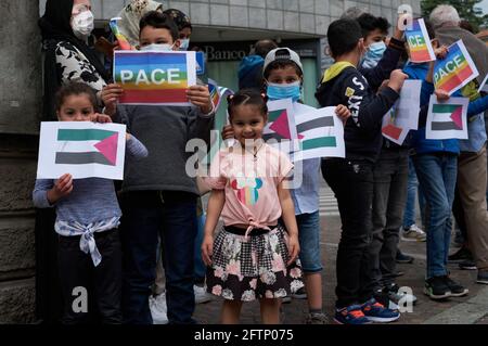 LECCO STADT - ITALIEN - 21 MAI 2021:viele Menschen in Square nahm an einer Kundgebung zur Unterstützung des palästinensischen Volkes Teil Stockfoto