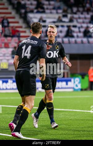 EMMEN, NIEDERLANDE - 20. MAI: Lex Immers von NAC feiert sein Tor beim niederländischen Eredivisie-Spiel zwischen FC Emmen und NAC im Stadio Stockfoto