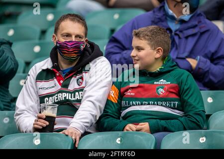 Twickenham, London, Großbritannien. Mai 2021. European Rugby Challenge Cup Final, Leicester Tigers versus Montpellier; VATER und Sohn unterstützen Leicester Credit: Action Plus Sports/Alamy Live News Stockfoto