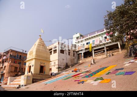 Varanasi Banaras Ghats Assi Ghat Dashashwamedh Ghat Manikarnika Ghat Tulsi Ghat Holy River Ganges Ganga Indien Stockfoto