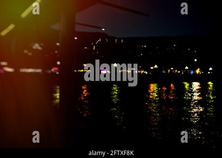 Overlay-Lichteffekt für Fotos und Mockups. Farbfilm-Burn-Light-Fotoüberlagerung, Verwendung Des Bildschirmmodus, Abstrakter Hintergrund, Regenbogenlinse Leaks Prism Co Stockfoto