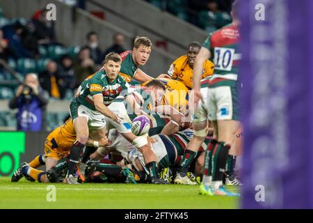 Twickenham, London, Großbritannien. Mai 2021. European Rugby Challenge Cup Final, Leicester Tigers gegen Montpellier; Richard Wigglesworth von Leicester Tigers übergibt den Ball Kredit: Action Plus Sports/Alamy Live News Stockfoto