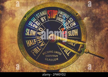 Ein Schiffstelegraph, auch Triebwerkstelegraph oder Chadburn genannt, ist im GulfQuest Museum, 14. Mai 2021, in Mobile, Alabama, abgebildet. Stockfoto