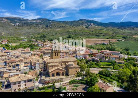 Kirche San Esteban in Loarre Aragon Huesca Spanien, im Hintergrund das Schloss Stockfoto