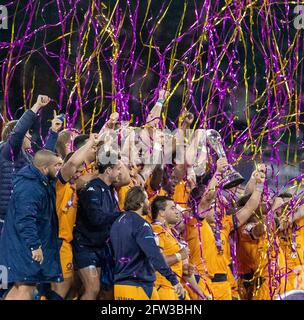 Twickenham, London, Großbritannien. Mai 2021. Finale des European Rugby Challenge Cup, Leicester Tigers gegen Montpellier; Montpellier hebt die Siegertrophäe nach dem Gewinn von 17-18 Credits: Action Plus Sports/Alamy Live News Stockfoto