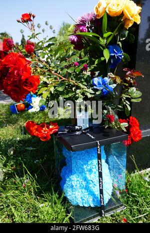 Los Angeles, Kalifornien, USA 19. Mai 2021 EIN allgemeiner Blick auf die Atmosphäre des Grabes von Corey La Barrie auf dem Hollywood Forever Cemetery am 19. Mai 2021 in Los Angeles, Kalifornien, USA. Foto von Barry King/Alamy Stockfoto Stockfoto