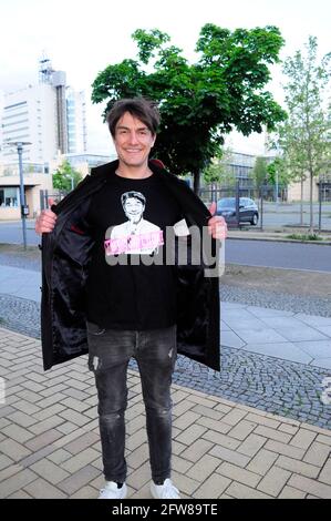 Matze Knop bei der Ankunft zur TV-Aufzeichnung der Talkshow 'Riverboat' im Studio 3 der Media City Leipzig. Leipzig, 21.05.2021 Stockfoto