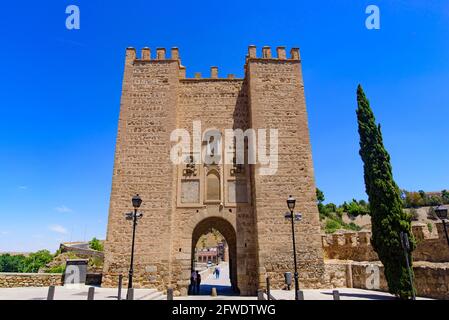Puente de Alcántara, eine römische Bogenbrücke über den Tejo in Toledo, Spanien Stockfoto