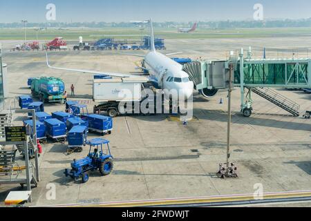 KALKUTTA, WESTBENGALEN, INDIEN - 3. DEZEMBER 2017 : Blick auf den Flughafen Netaji Subhas Chandra Bose, der im Volksmund als Kalkutta oder Kalkutta Flughafen bekannt ist. Stockfoto