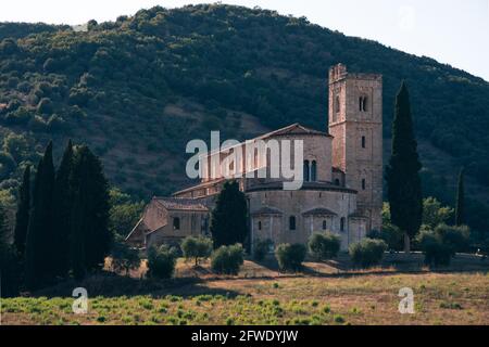 Abbazia di Sant'Antimo Abtei in der Nähe von Castelnuovo dell'Abate, einem ehemaligen Benediktinerkloster in der Toskana, Italien Stockfoto