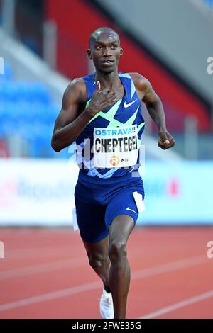 Joshua Cheptegei (UGA) gewinnt die 3.000m in 7:33.24 während des 60. Treffens der goldenen Spitze von Ostrava im Mestsky Stadium in Ostrava, Tschechische Republik Stockfoto