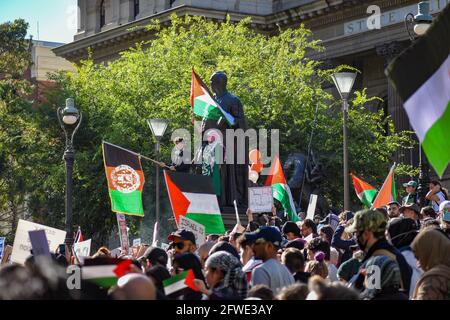 Melbourne, Australien. Mai 2021. Am zweiten Wochenende in Folge versammeln sich Anhänger von Freedom for Palestine in Melbourne, um gegen die Gräueltaten zu protestieren, die gegen das indigene palästinensische Volk in seinem Heimatland begangen werden. Dies folgt auf einen Waffenstillstand zwischen israelischen und palästinensischen Truppen, der am Vortag angekündigt wurde. Quelle: Jay Kogler/Alamy Live News Stockfoto