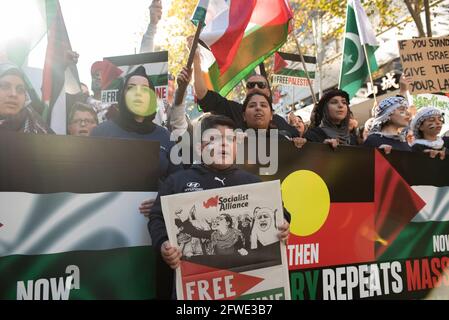 Melbourne, Australien. Mai 2021. Am zweiten Wochenende in Folge versammeln sich Anhänger von Freedom for Palestine in Melbourne, um gegen die Gräueltaten zu protestieren, die gegen das indigene palästinensische Volk in seinem Heimatland begangen werden. Dies folgt auf einen Waffenstillstand zwischen israelischen und palästinensischen Truppen, der am Vortag angekündigt wurde. Quelle: Jay Kogler/Alamy Live News Stockfoto