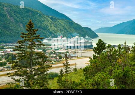 Kreuzschiffe in Skagway, Alaska, USA Stockfoto