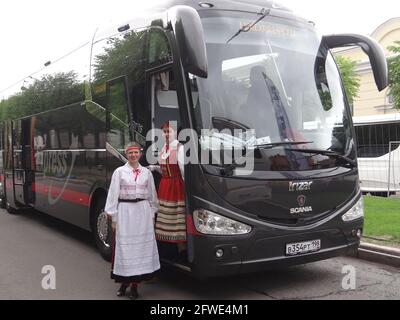 Der neue Stadtverkehr mit innovativen Technologien und Ökosystemen aus aller Welt wird vom Stadtgouverneur Alexander Beglov auf dem Manezhnaya-Platz in St. Petersburg, Russland, ausgestellt und gesehen Stockfoto
