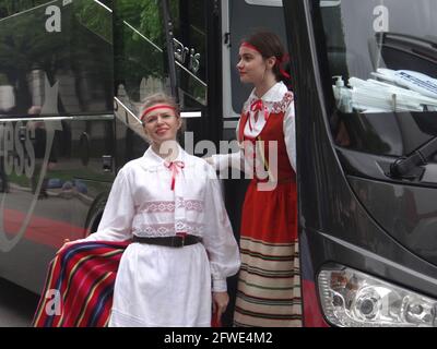 Der neue Stadtverkehr mit innovativen Technologien und Ökosystemen aus aller Welt wird vom Stadtgouverneur Alexander Beglov auf dem Manezhnaya-Platz in St. Petersburg, Russland, ausgestellt und gesehen Stockfoto