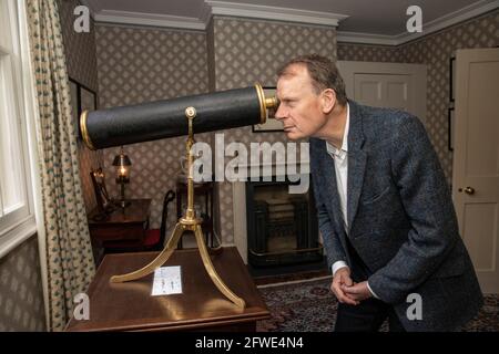 Andrew Marr eröffnet bahnbrechende Ausstellung im Haus von J W M Turner, Sandycoombe Road, St Margarets, Twickenham, England, VEREINIGTES KÖNIGREICH Stockfoto