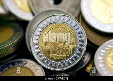 Ein Slogan des ägyptischen medizinischen Personals 2020 auf der Rückseite Seite der ägyptischen 1-Pfund-Münze in Anerkennung der Ägyptisches medizinisches Personal bemüht sich um COVID-19 Stockfoto