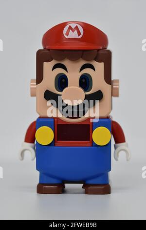 Ein Bild von Mario aus dem LEGO 71360 Super Mario Abenteuer mit Mario Starter Course Set Stockfoto