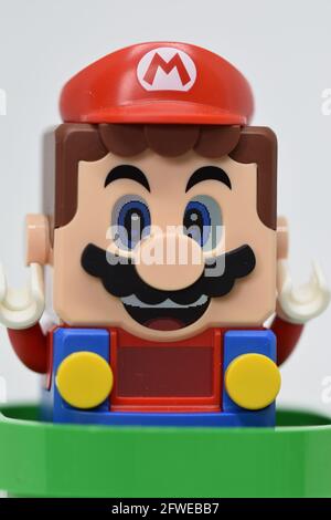 Ein Bild von Mario aus dem LEGO 71360 Super Mario Abenteuer mit Mario Starter Course Set Stockfoto