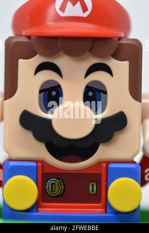 Ein Bild von Mario aus dem LEGO 71360 Super Mario Abenteuer mit Mario Starter Course Set Stockfoto