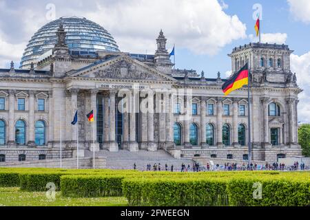 Das Reichstagsgebäude in Berlin: Bundestag Stockfoto