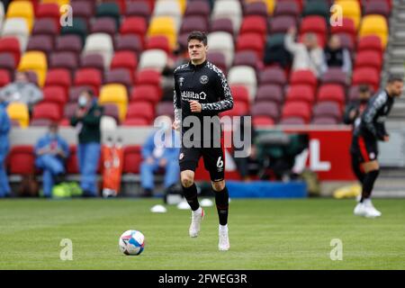 Brentford Community Stadium, London, Großbritannien. Mai 2021. English Football League Championship Football, Playoff, Brentford FC gegen Bournemouth; Christian Norgaard von Brentford Aufwärmen Kredit: Action Plus Sports/Alamy Live News Stockfoto