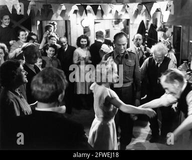 JOAN GREENWOOD BRUCE SETON MORLAND GRAHAM UND WYLIE WATSON IN WHISKY IN HÜLLE UND FÜLLE ! 1949 Regisseur ALEXANDER MACKENDRICK Roman Compton Mackenzie Drehbuch Compton Mackenzie und Angus MacPhail Produzent Michael Balcon an Ealing Studios Production / General Film Distributors (GFD) Stockfoto