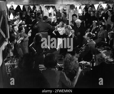 GABRIELLE STUMPF GORDON JACKSON BRUCE SETON WYLIE WATSON JOAN GREENWOOD JOHN GREGSON UND MORLAND GRAHAM IN WHISKY-FÜLLE ! 1949 Regisseur ALEXANDER MACKENDRICK Roman Compton Mackenzie Drehbuch Compton Mackenzie und Angus MacPhail Produzent Michael Balcon an Ealing Studios Production / General Film Distributors (GFD) Stockfoto