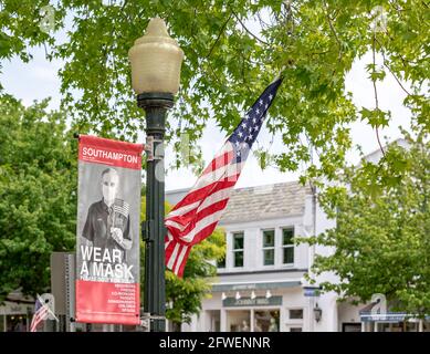 Banner in Southampton, NY, die Menschen ermutigen, eine Maske zu tragen Stockfoto