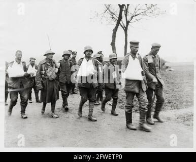 Erster Weltkrieg, 1. Weltkrieg, Westfront - frisch verwundete deutsche Soldaten, die einmarschiert sind, Frankreich Stockfoto