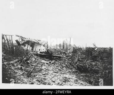Erster Weltkrieg, 1. Weltkrieg, Westfront - Ruinen zerstörter Häuser in Miramont-le-Grand, Somme Department, Frankreich Stockfoto