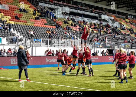 London, Großbritannien. Mai 2021. Saracens Women Warm Before the Womens Allianz Premier 15 Play Off Semi Final Match zwischen Saracens Women und Loughborough Lightning am 22. Mai 2021 im StoneX Stadium, London, England. Foto von Phil Hutchinson. Nur zur redaktionellen Verwendung, Lizenz für kommerzielle Nutzung erforderlich. Keine Verwendung bei Wetten, Spielen oder Veröffentlichungen einzelner Clubs/Vereine/Spieler. Kredit: UK Sports Pics Ltd/Alamy Live Nachrichten Stockfoto