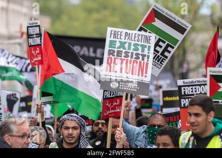 Westminster, London, Großbritannien. Mai 2021. Demonstranten haben sich versammelt, um gegen die Aktionen Israels gegen den palästinensischen Gazastreifen und Jerusalem zu demonstrieren, wobei die Demonstranten in Richtung Hyde Park marschieren. Sie fordern die britische Regierung auf, Druck auf Israel auszuüben, um solche Aktionen zu stoppen und Sanktionen zu verhängen Stockfoto