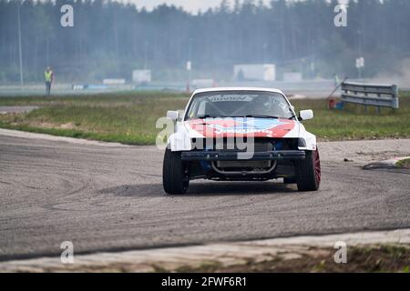 Riga LAtvia16-05-2021 Drift bmw driftet auf der Straße. Stockfoto