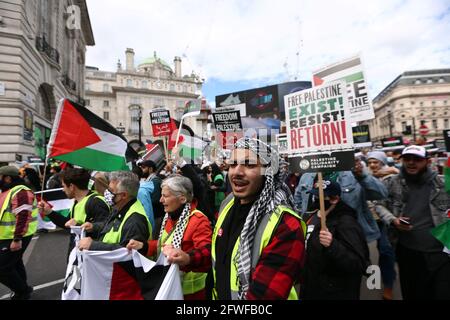 London, England, Großbritannien. Mai 2021. Tausende von Demonstranten gingen im Zentrum von London zur Unterstützung Palästinas auf die Straße, um trotz des Waffenstillstands nach 11 Tagen Zusammenstößen gegen Israel zu protestieren. Kredit: Tayfun Salci/ZUMA Wire/Alamy Live Nachrichten Stockfoto