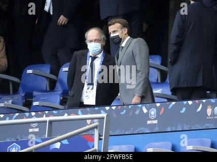 Präsident des französischen Fußballverbands FFF Noel Le Graet, Präsident Frankreichs Emmanuel Macron beim französischen Pokalfinale zwischen AS Monaco (ASM) und Paris Saint-Germain PSG am 19. Mai 2021 im Stade de France in Saint-Denis bei Paris, Frankreich - Foto Jean Catuffe / DPPI / LiveMedia Stockfoto