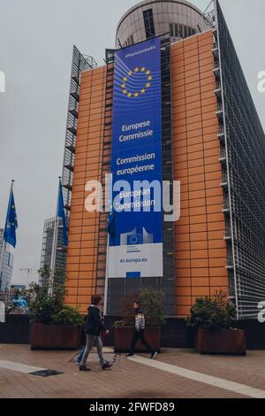 Brüssel, Belgien - 17. August 2019: Blick auf das Berlaymont, ein Bürogebäude in Brüssel, Belgien, in dem sich der Hauptsitz der Europäischen Co. Befindet Stockfoto